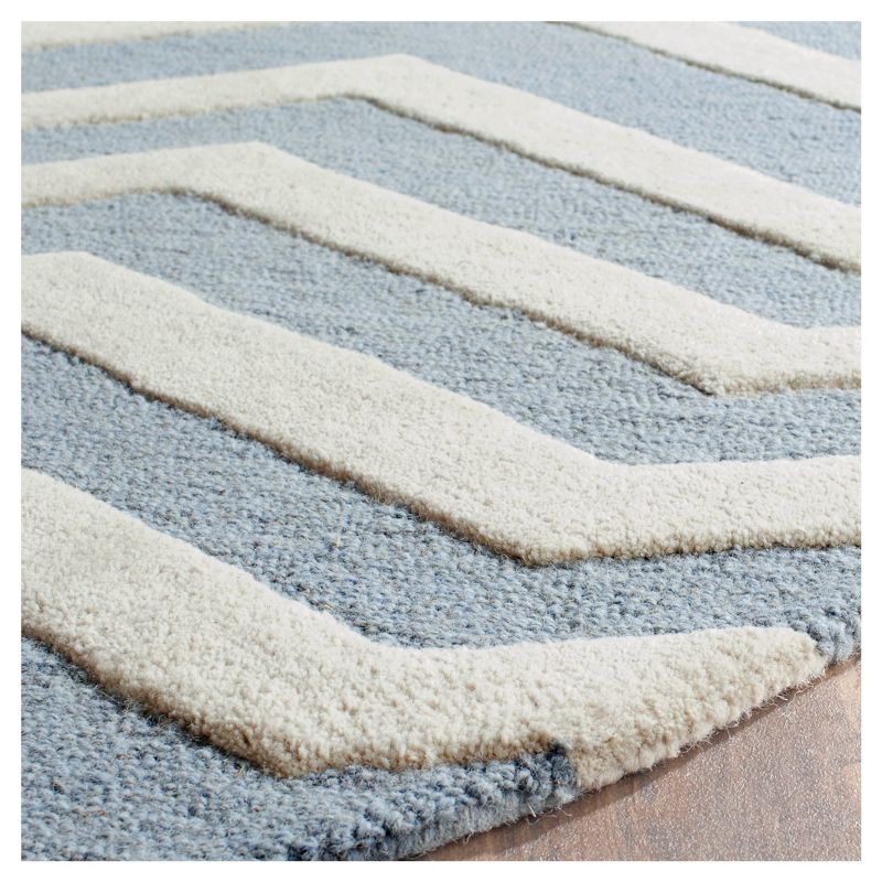 6' Round Wilshire Area Rug Blue / Ivory - Safavieh