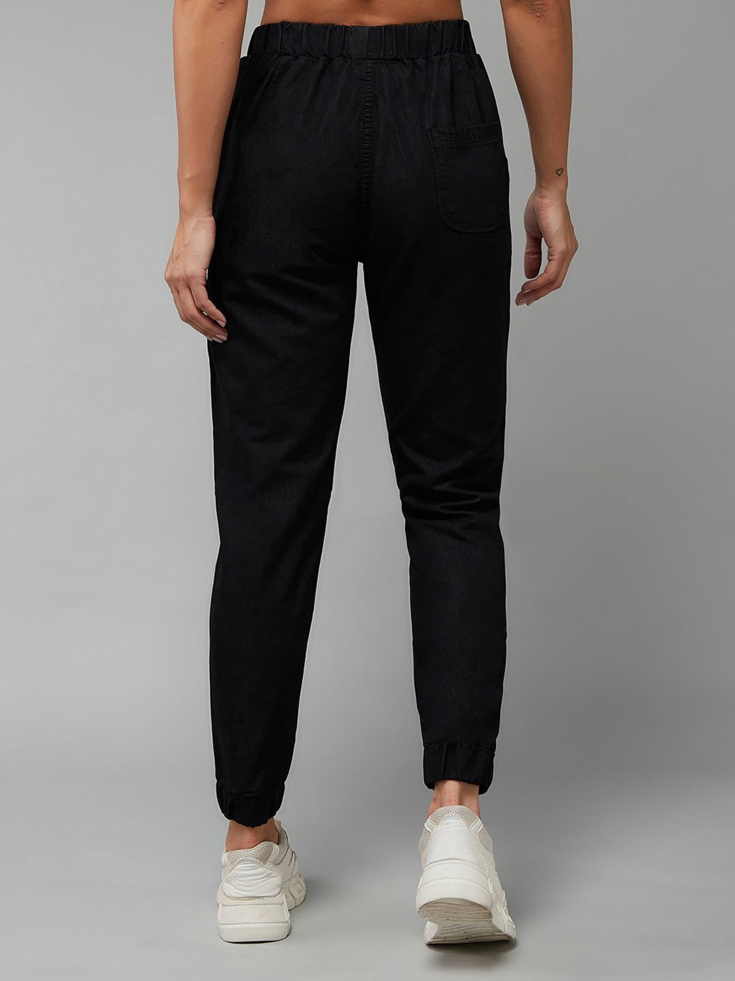 DOLCE CRUDO Black Denim Regular Fit Mid Rise Joggers