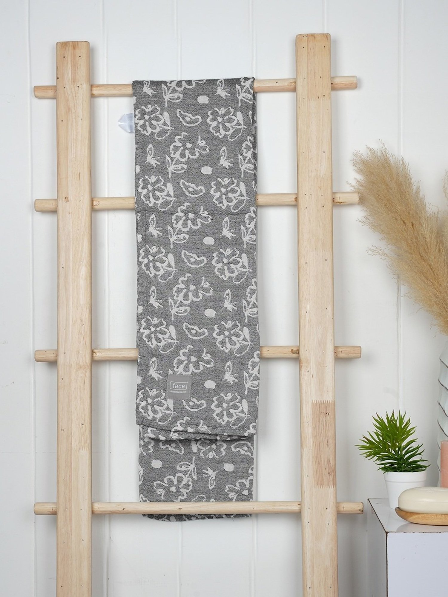 Doctor Towels Banana Jacquard Floral Grey 300 GSM Viscose Bath Towel