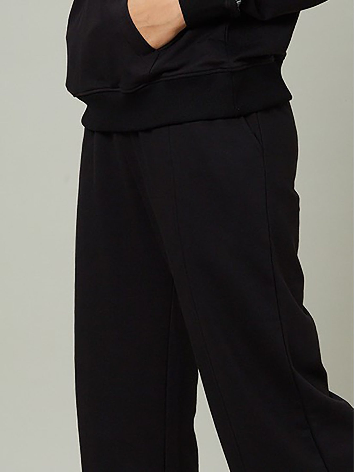 SILVERTRAQ Black Relaxed Fit Trackpants