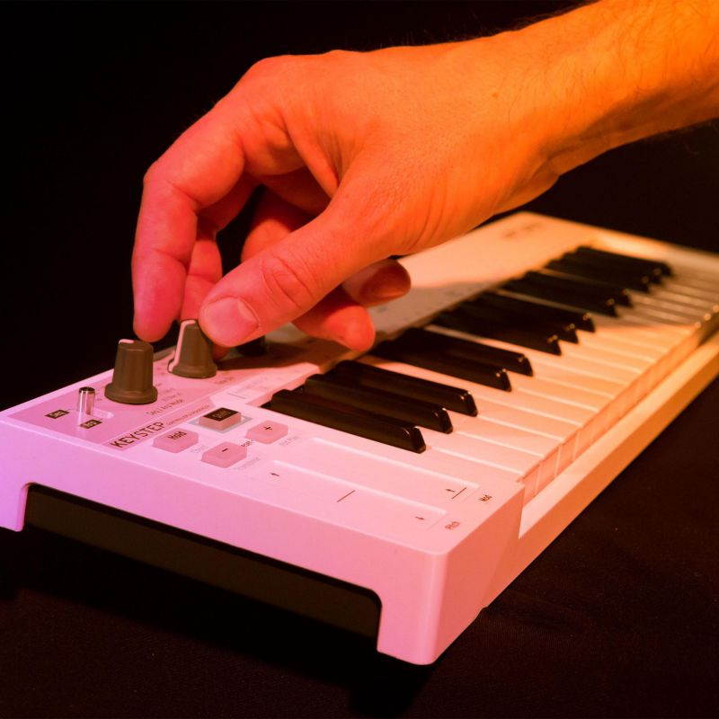 Zoom H4nPro Four-Channel Handy Audio Recorder (Black)&ndash; Deluxe Accessory Pack Kit with 16GB, Windscreen, Table Tripod, Fibertique Cloth along with Xpix Battery & Charger Set