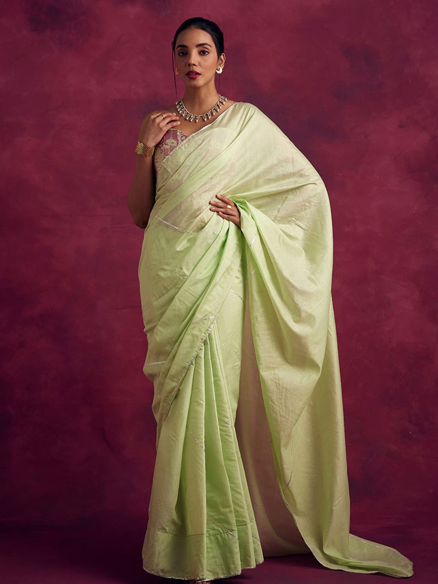 Abhishti Green Woven Saree Without Blouse