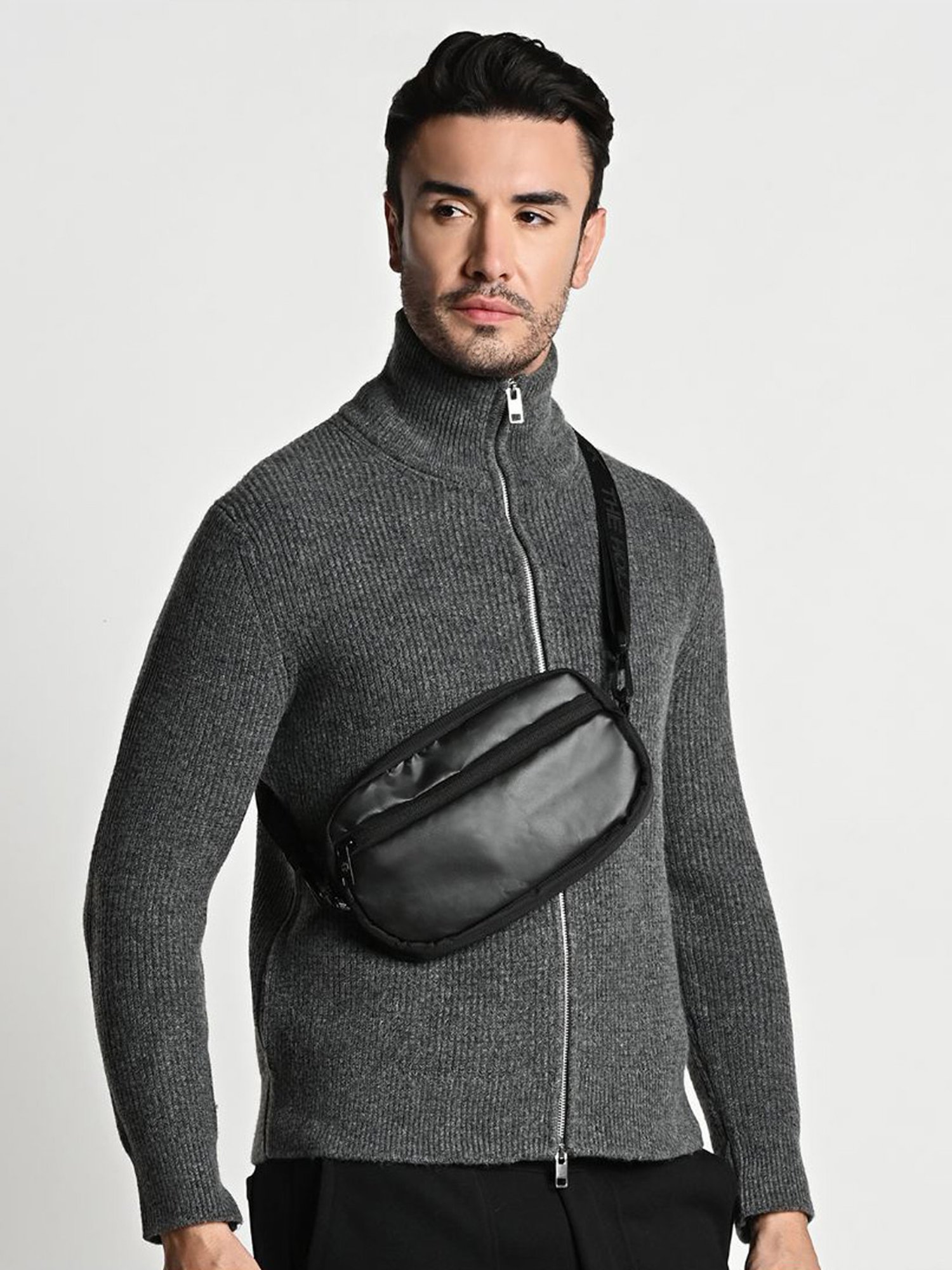 THE HOLISTIK Alpha Black Large Backpack - 22 Ltrs