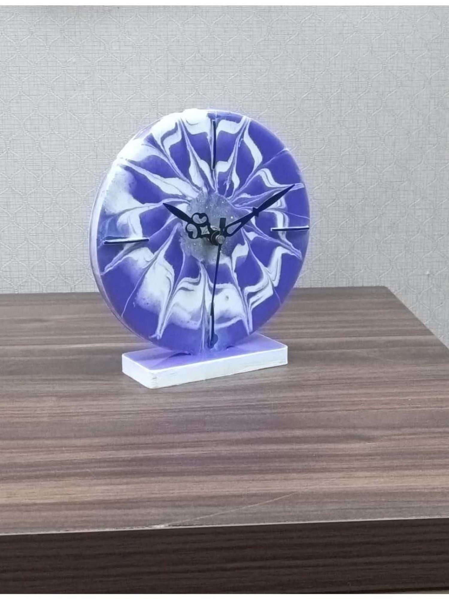 CHRONIKLE Purple Epoxy Resin Round Handcrafted Flower Design Analog Table Top Office Desk Clock
