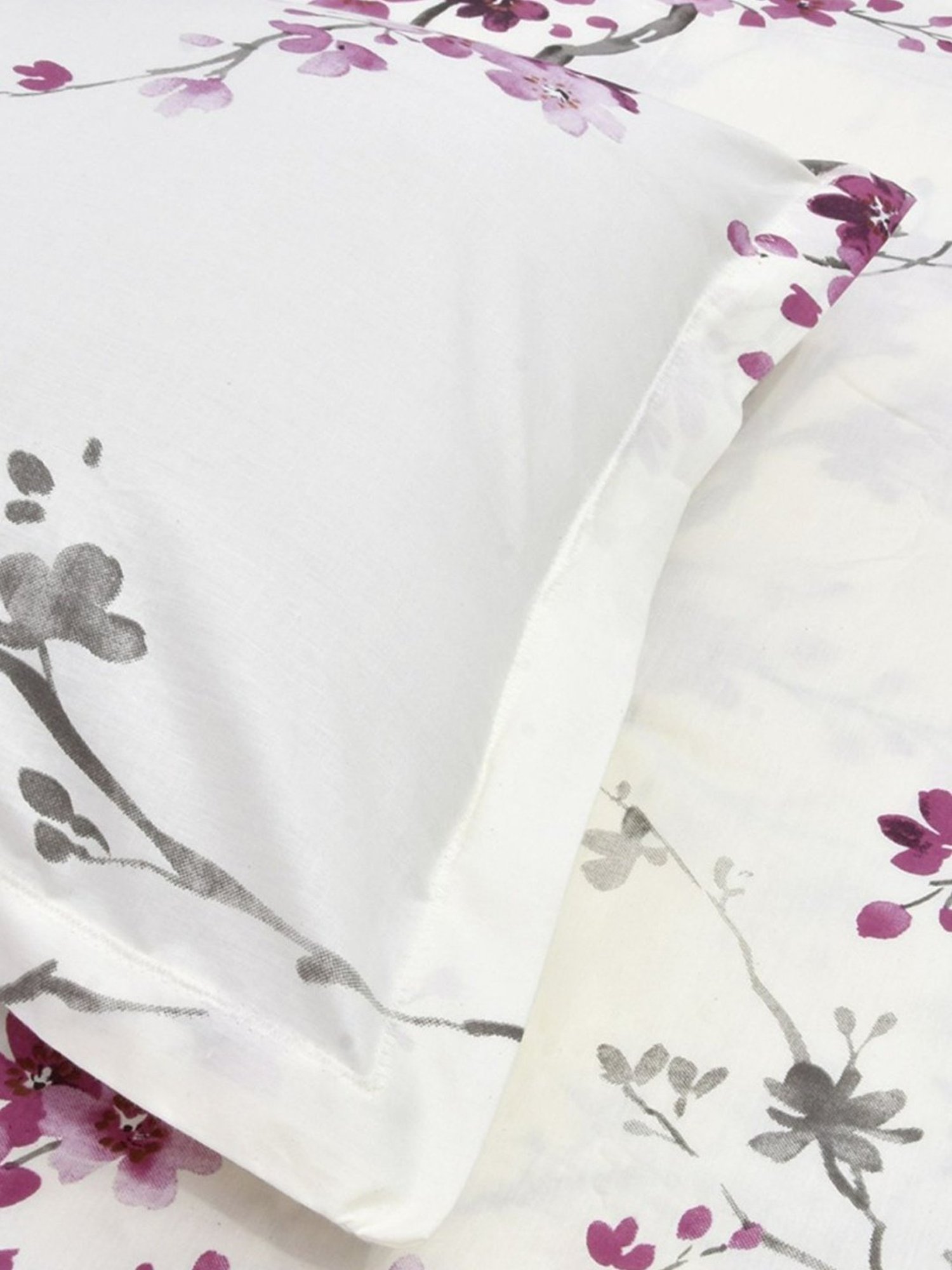 Haus & Kinder Floral Grace Printed Pink 186 TC Cotton Bed Sheet with 2 Pillow Covers