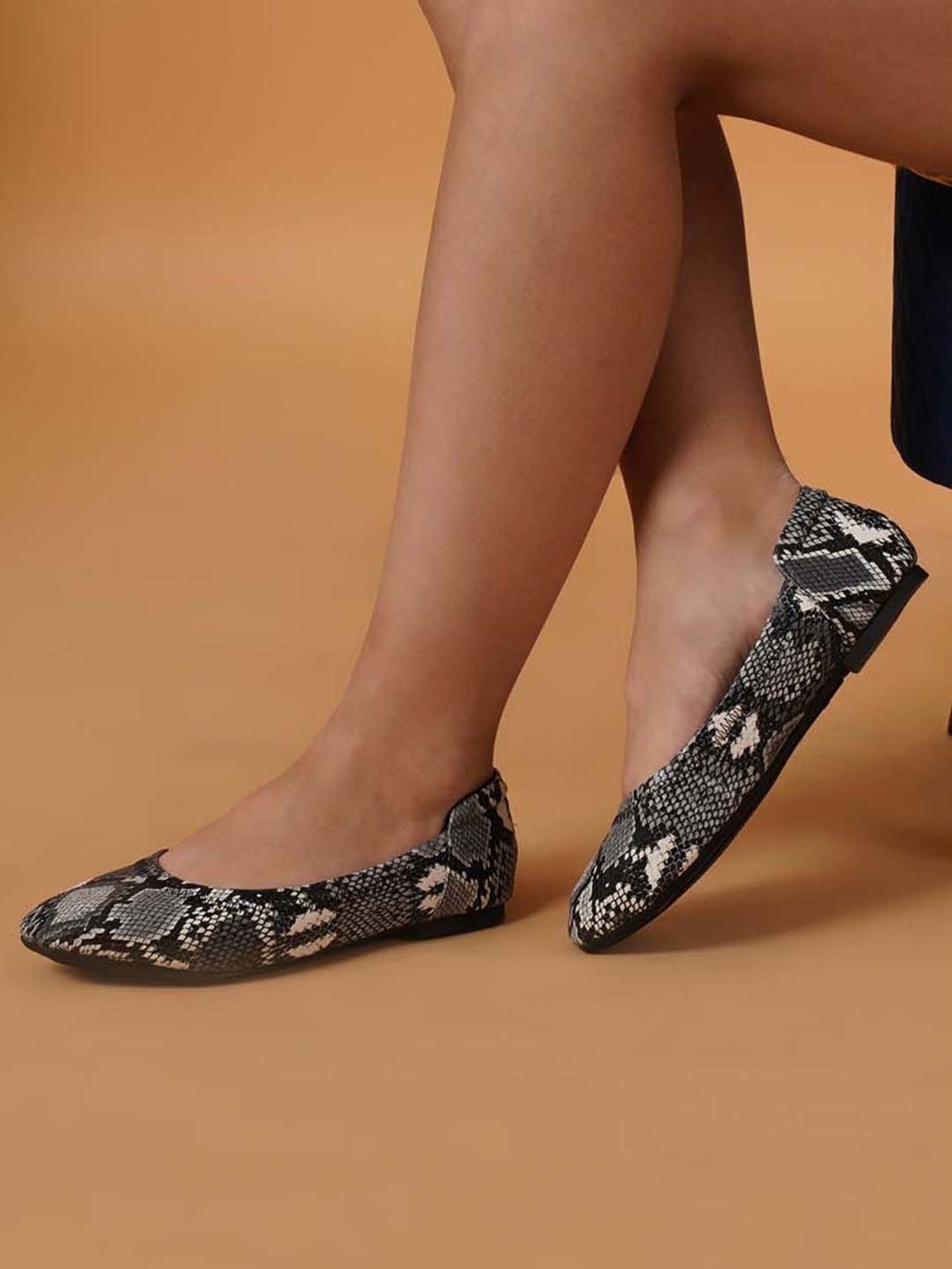 Sherrif Women's Black Flat Ballets