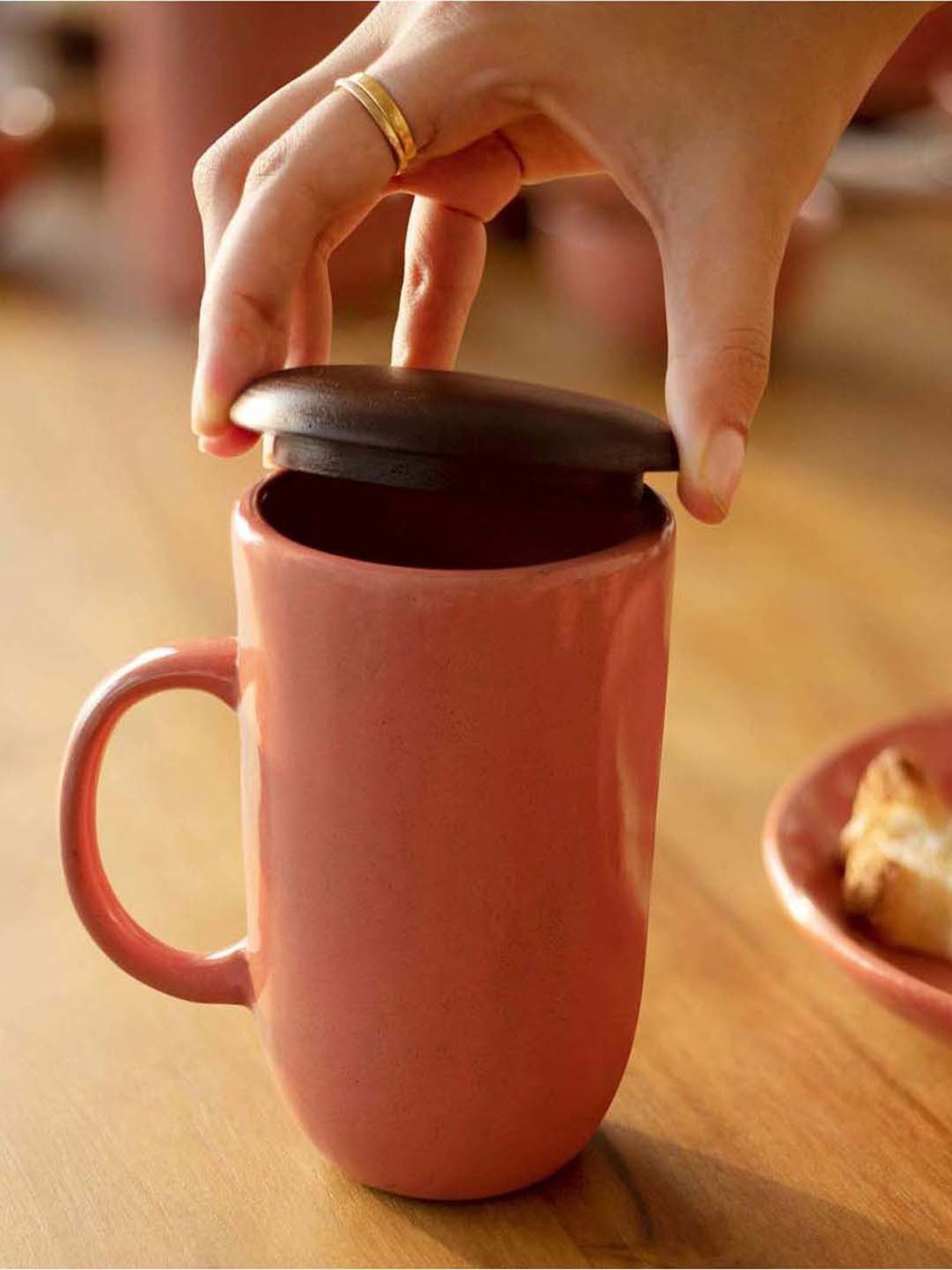 Ellementry Rustic Reef Rust Ceramic Mug with Wooden Lid (0.4 L)