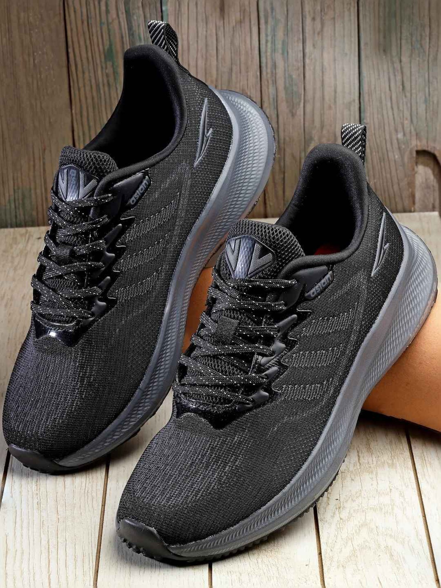 Asian Men's Black Running Shoes