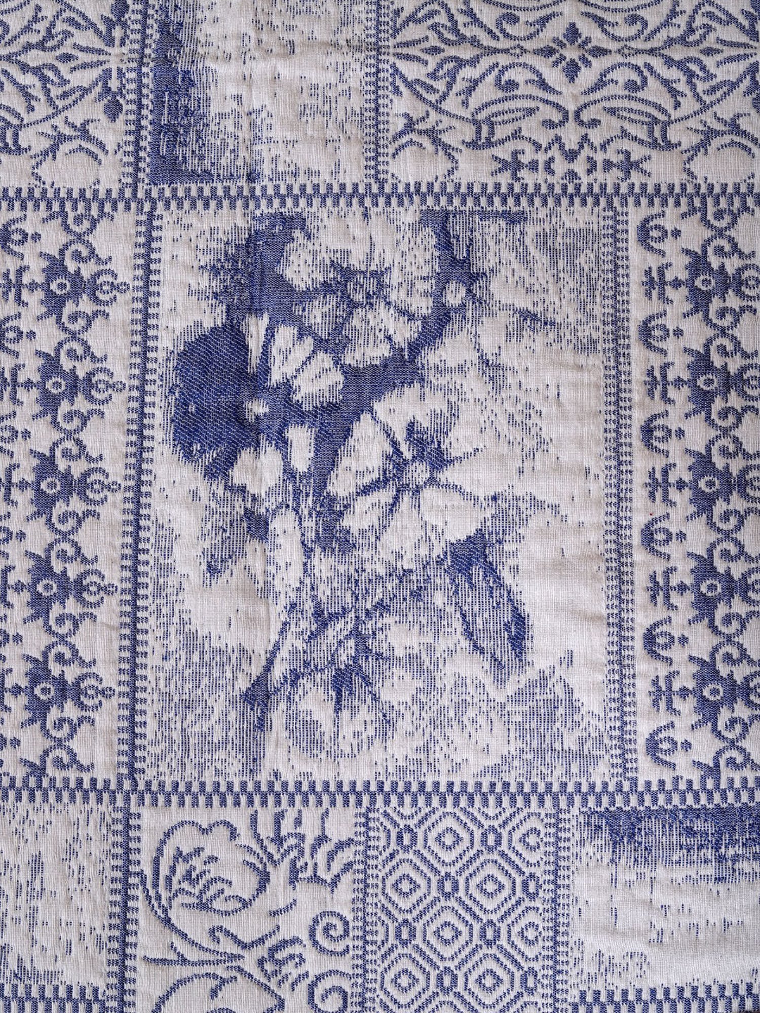 DDECOR Live beautiful Embroidery Baroque Metallic Grey 210 TC Cotton Comforters - Set of 3