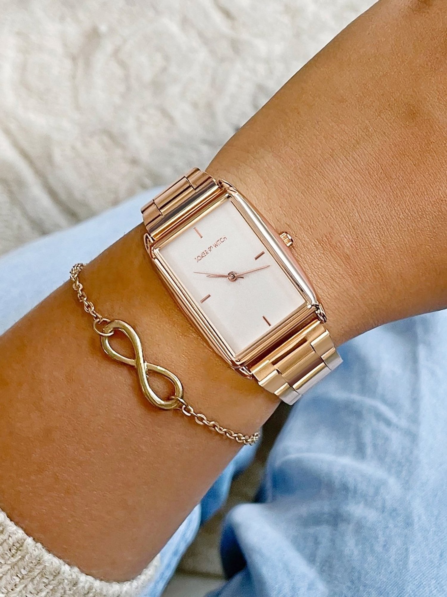 Joker & WItch JWBS728 Analog Watch for Women With Bracelet