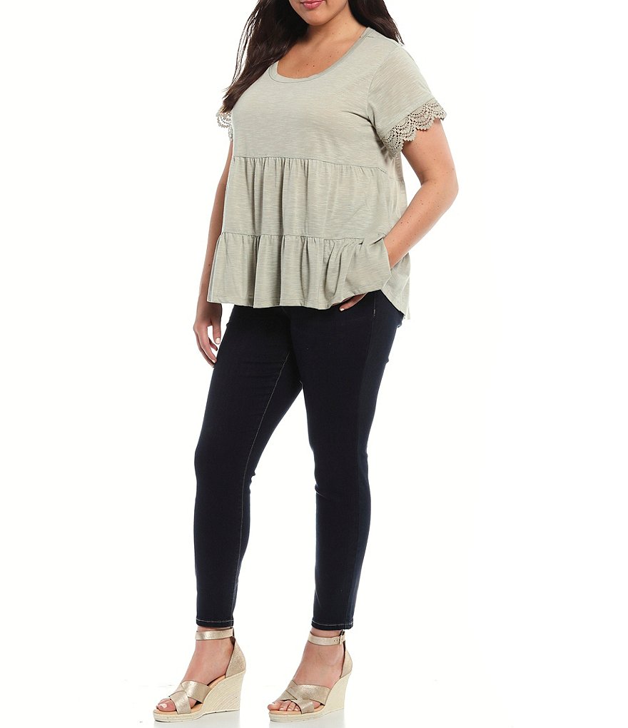 One World Apparel Plus Size Scoop Neck Lace Trim Short Sleeve Tiered Baby Doll Top