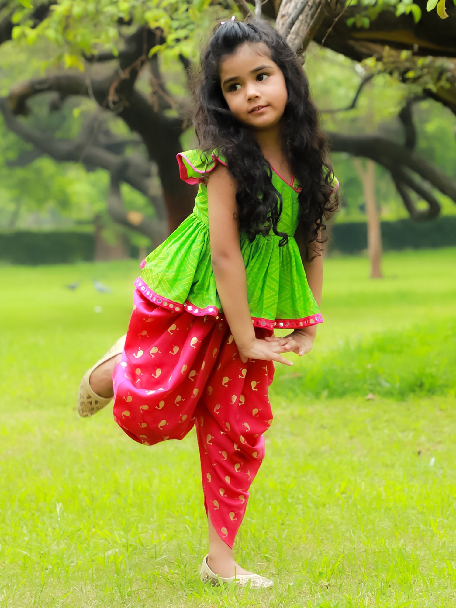 TWISHA Kids Green & Pink Printed Top with Dhoti
