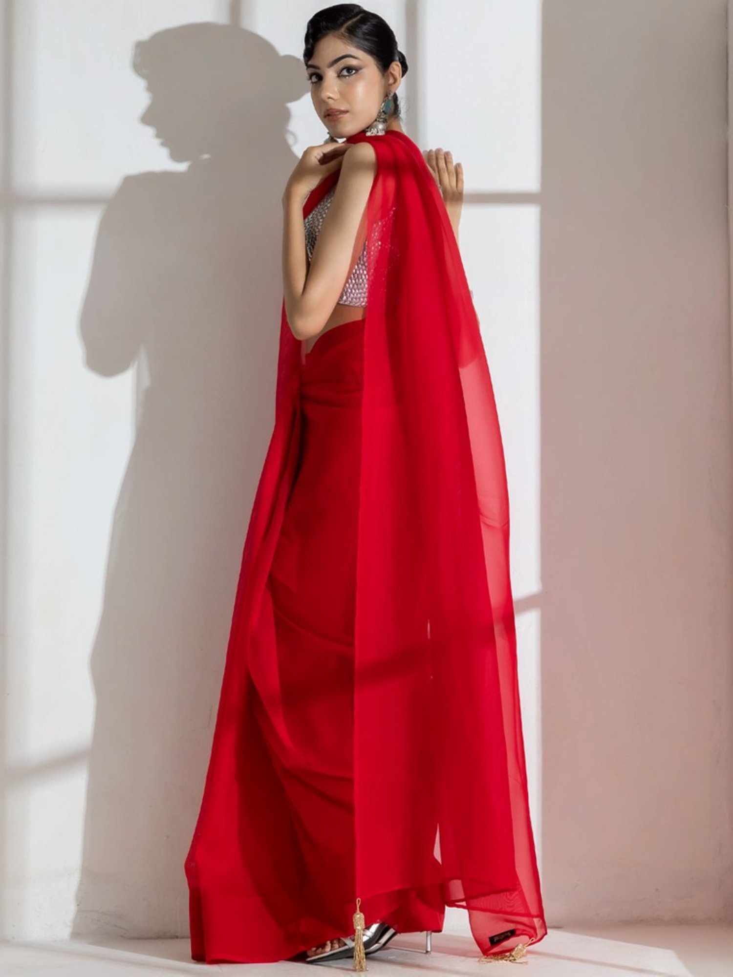 Swtantra Devil Red Plain Saree With Unstitched Blouse