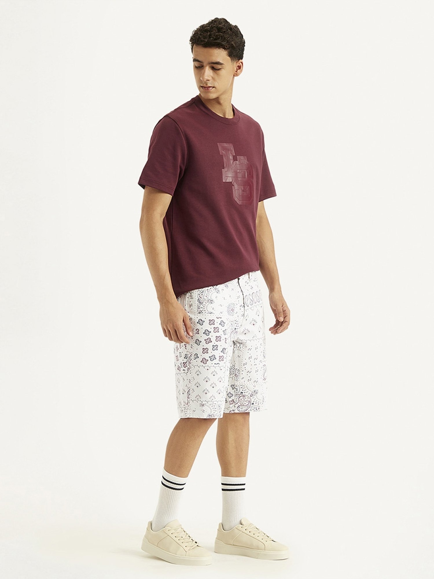 Levi's White Cotton Tapered Fit Printed Shorts