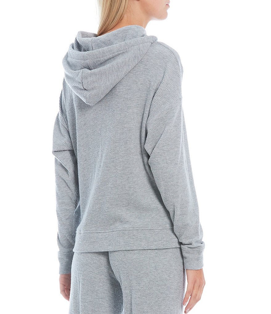 Modern Movement Solid Seamless Scoop Neck Microfiber Camisole