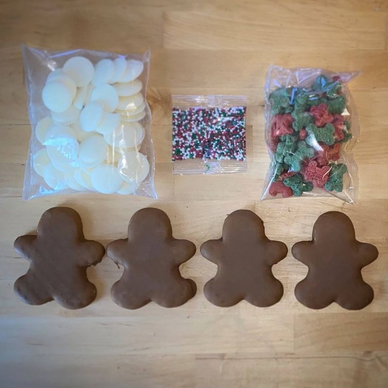 Molly's Barkery Giant Gingerbread Decorating Kit Dog Treats - 13.75oz