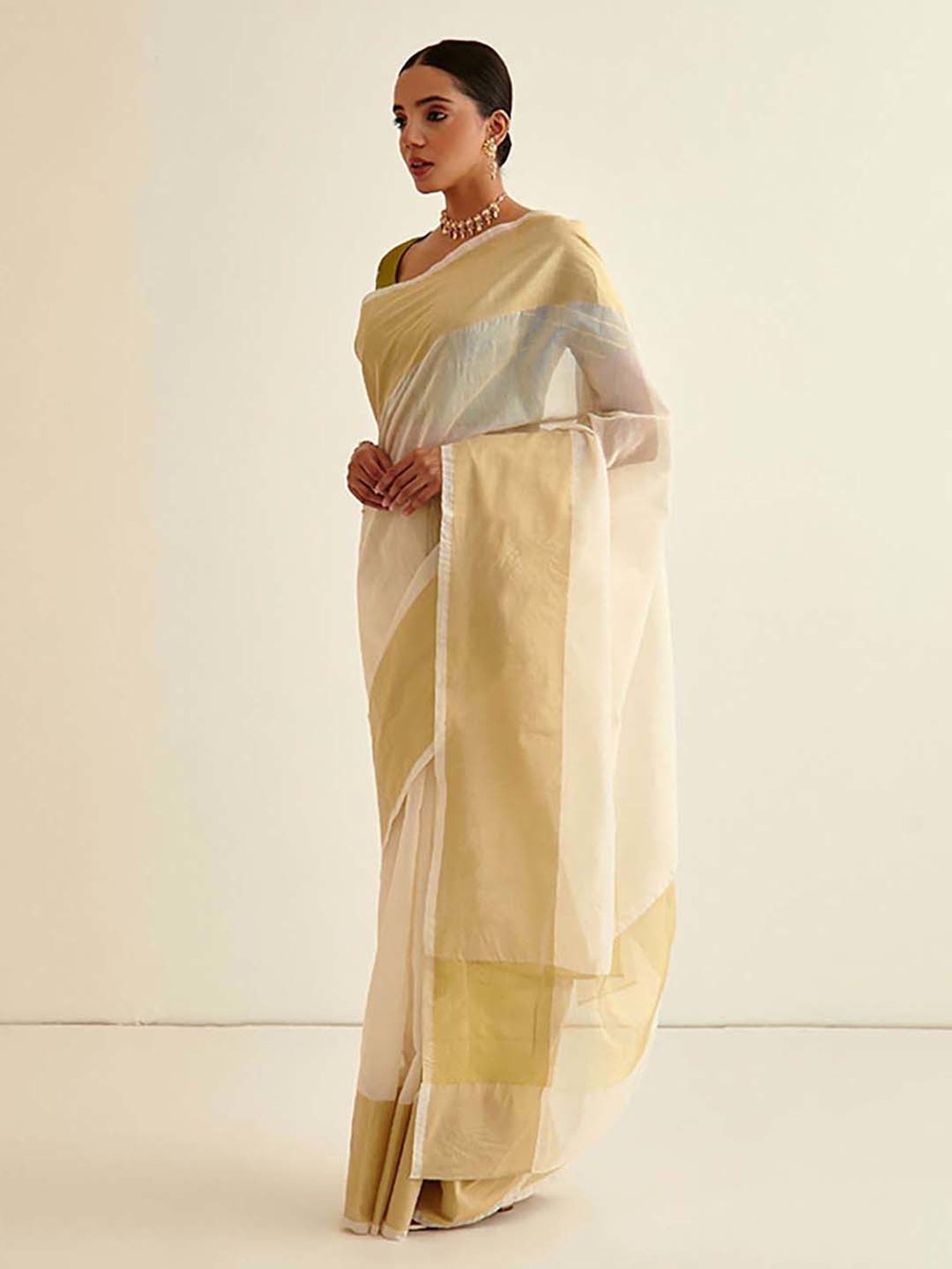 Abhishti White Woven Saree With Unstiched Blouse