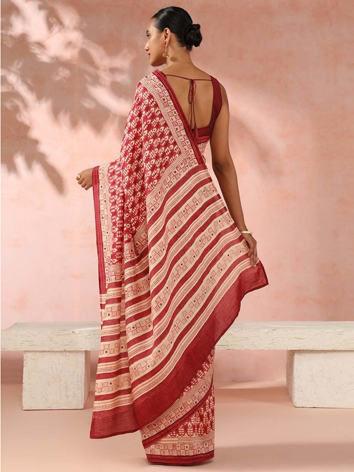 Taneira Red Cotton Printed Saree With Unstitched Blouse
