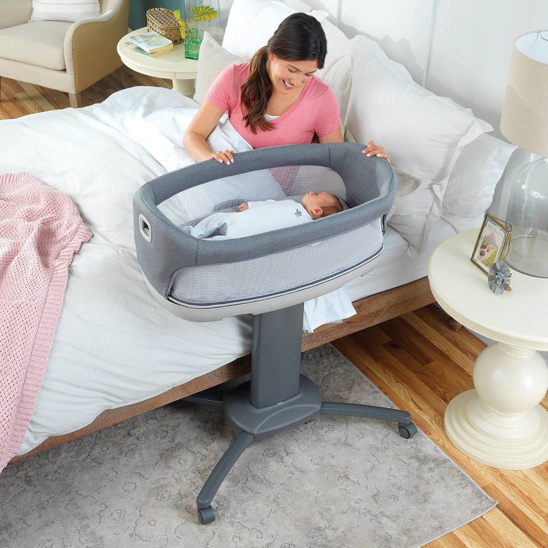 Simmons Kids' Silent Auto Gliding Deluxe Bassinet - Embossed Paisley