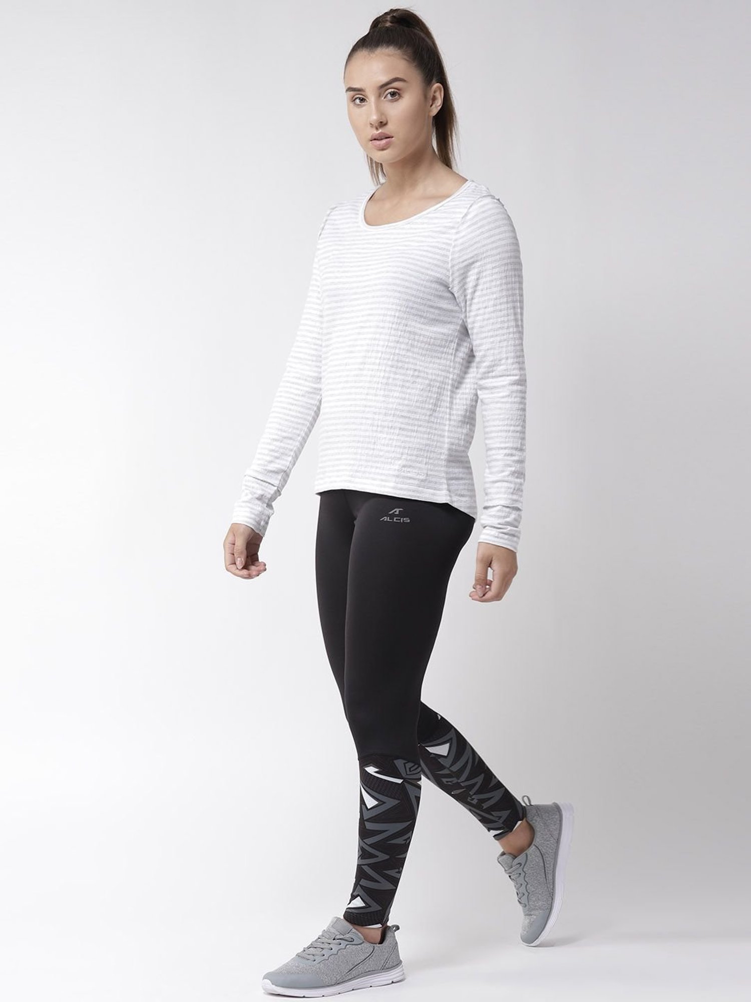 Columbia Navy Daisy Days SS Graphic T-Shirt