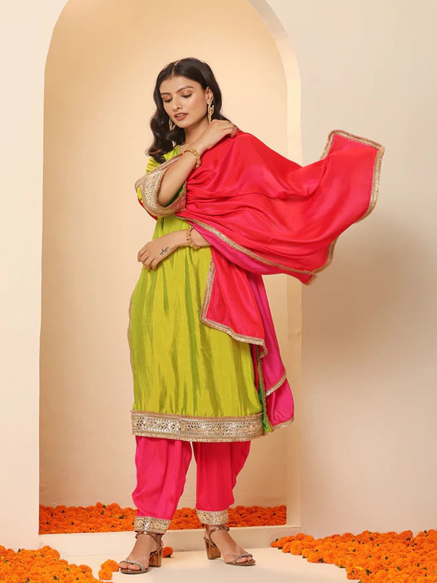 Swtantra Fuchsia Satin Dupatta