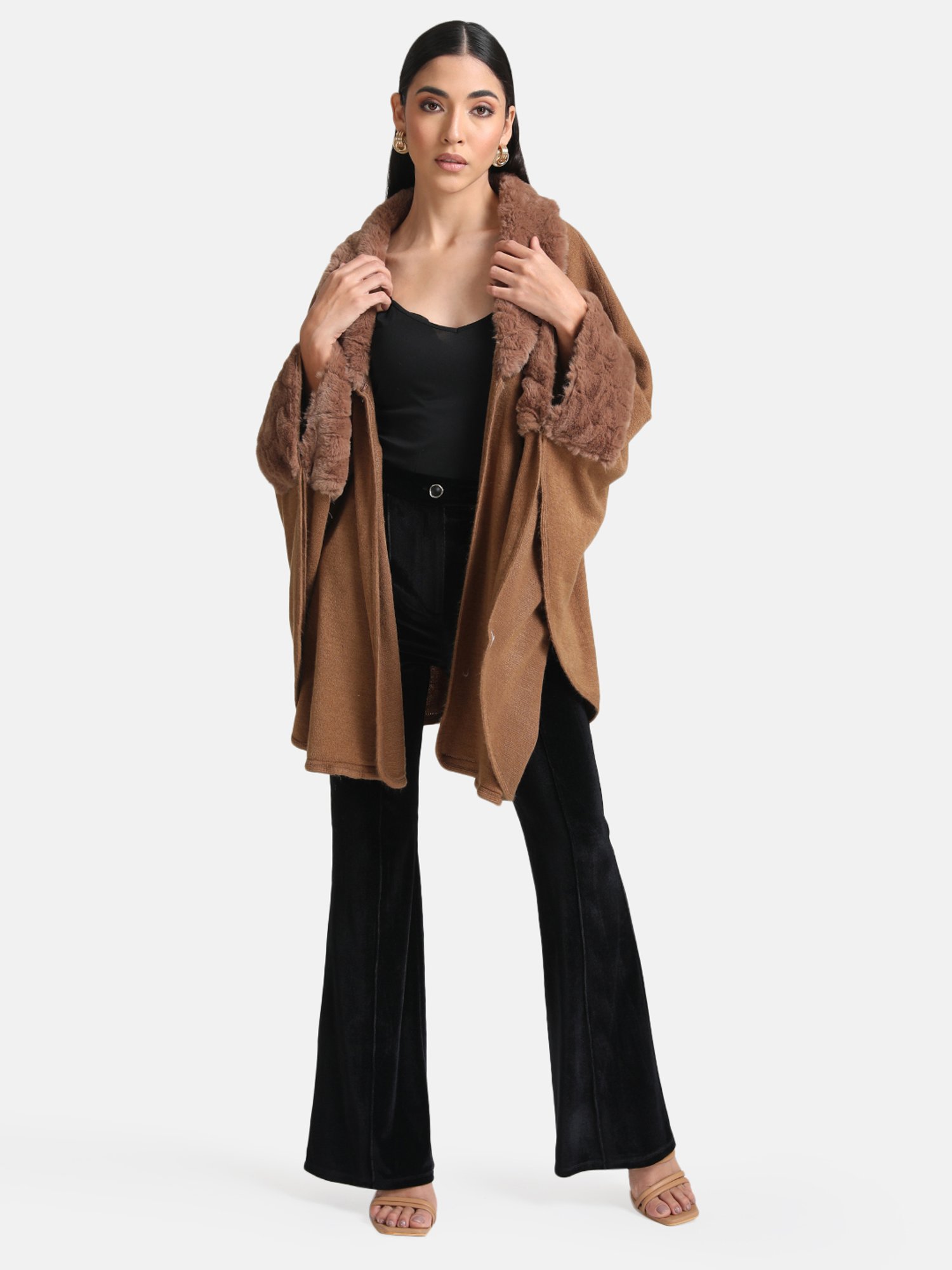 Kazo Cape With Fur Detail