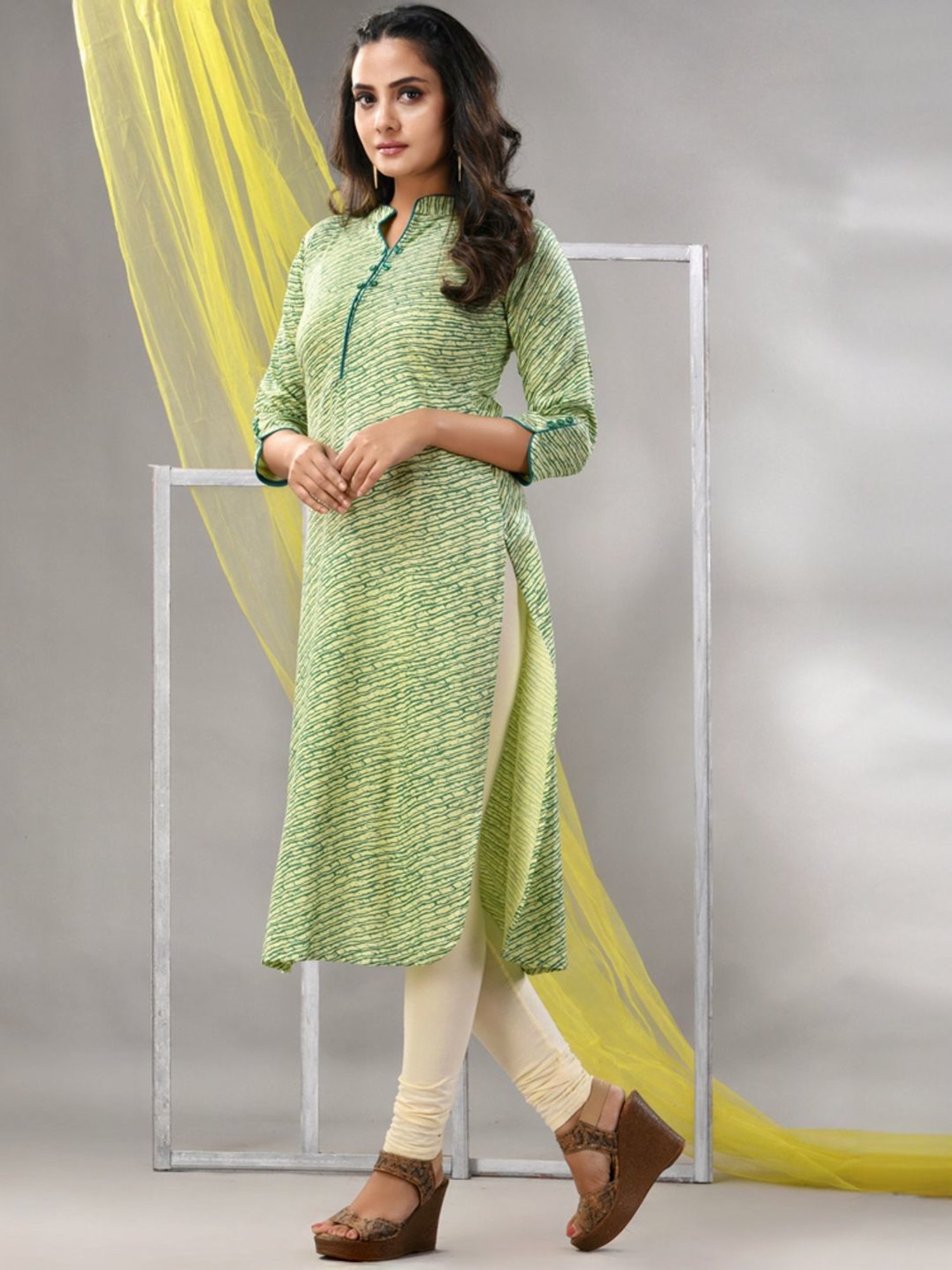 CHARUKRITI Green Printed Straight Kurta