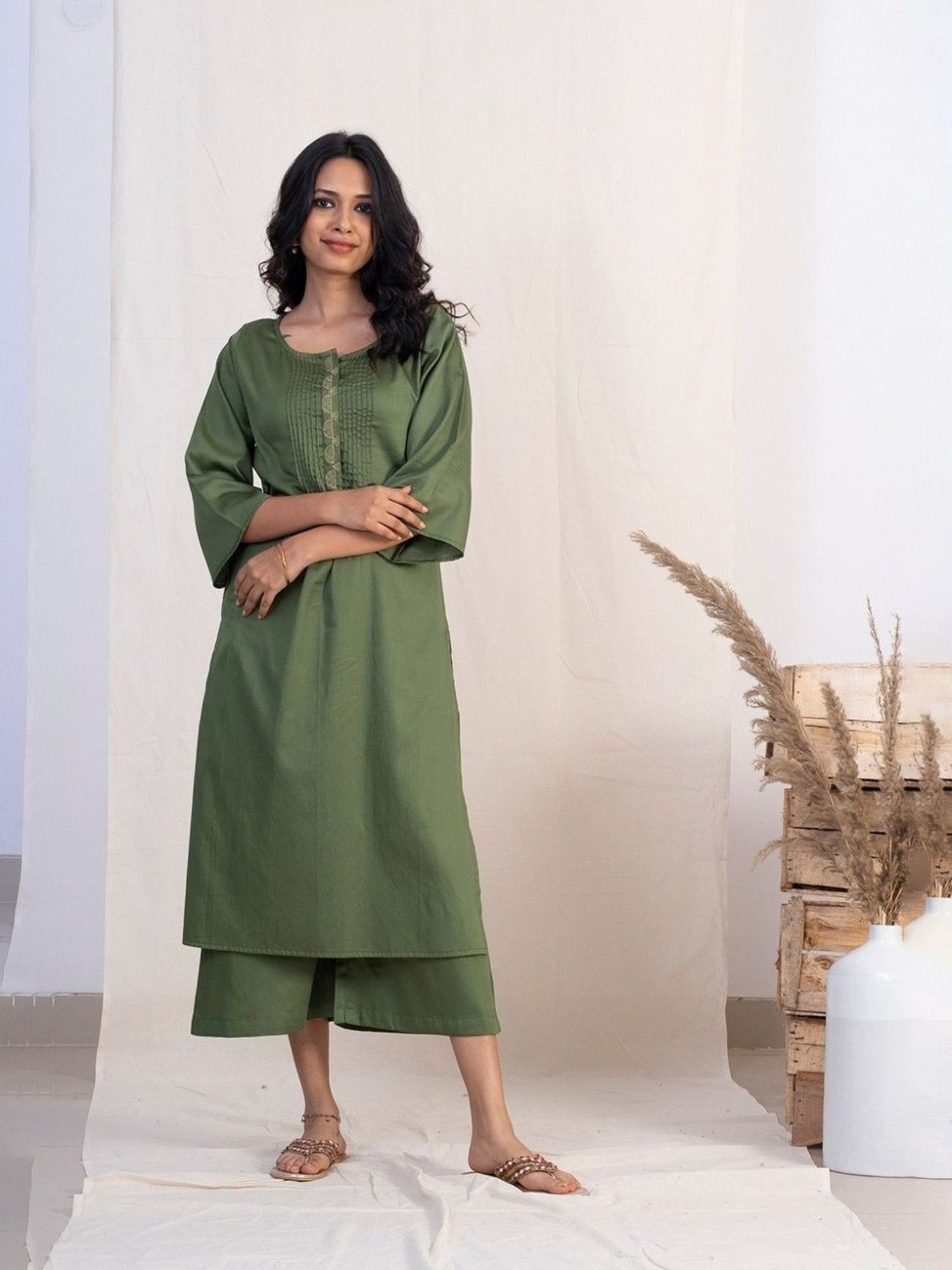 Akiso Jashn Green Round Neck With Pintucks