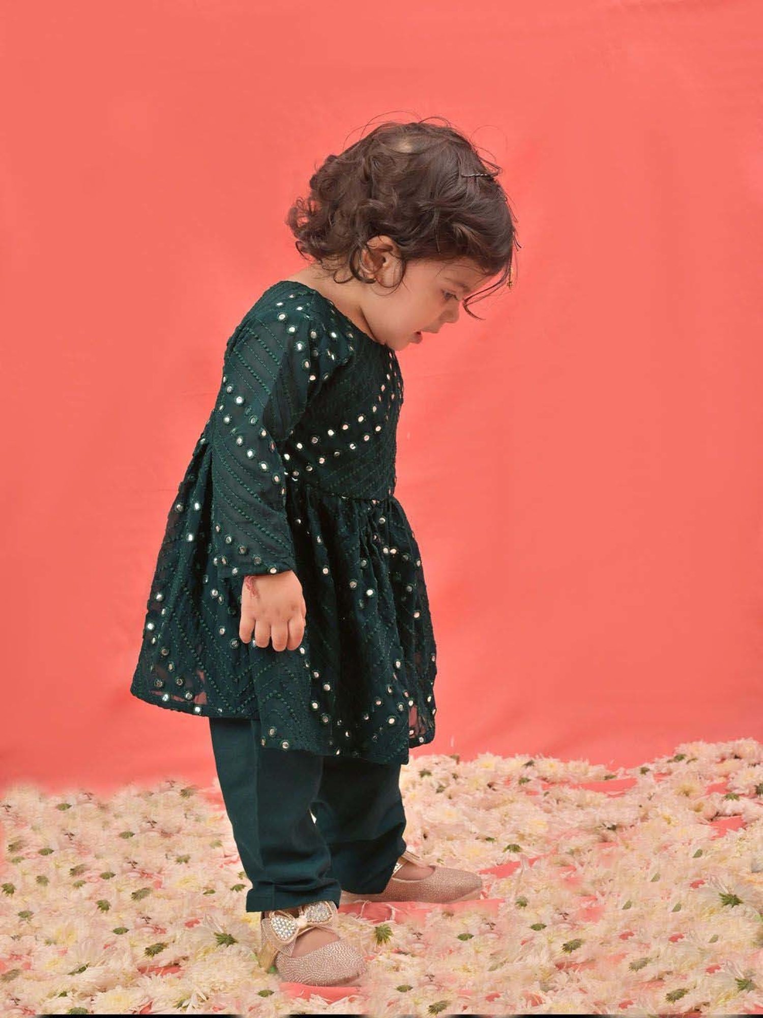 VASTRAMAY Girls Green Embroidery Clothing Sets