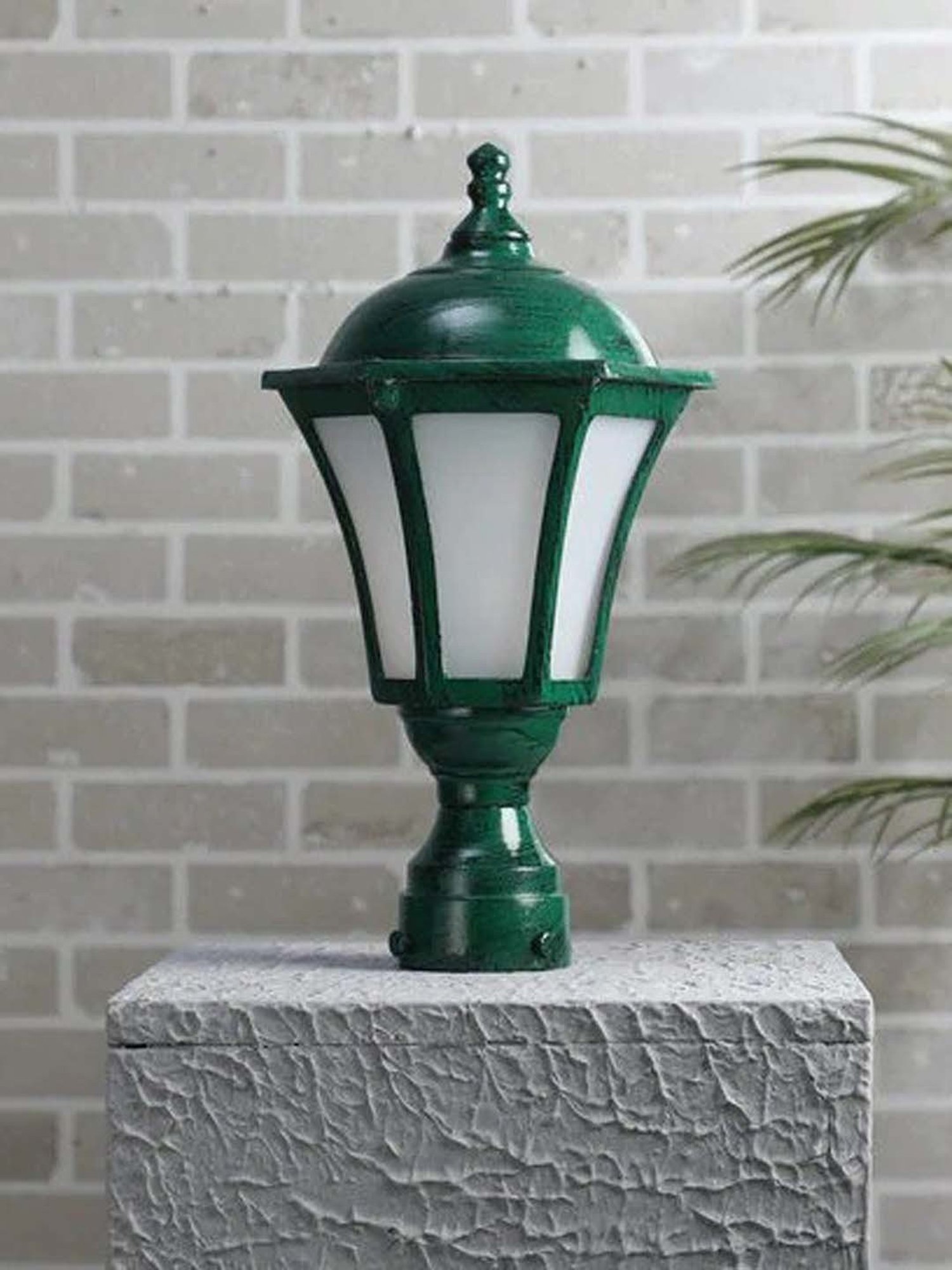 Fos Lighting 'Classic' Green & Transparent Aluminium Outdoor Gate Light - Set of 1