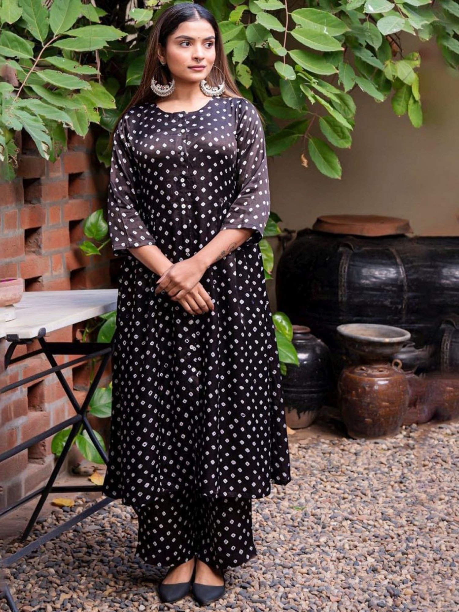 Eeshva India Black Rangaa Re Bandhani Kurta with Pants In Silk