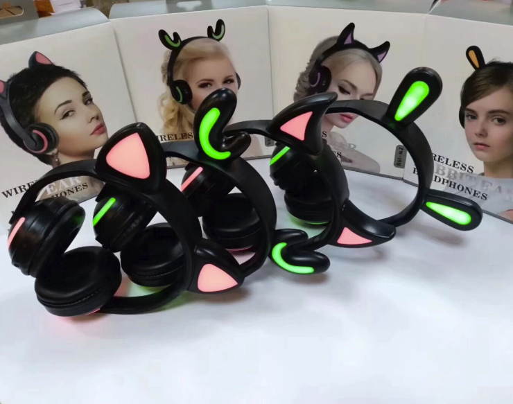 CORN  Cartoon Shape Bluetooth 4.1 Wireless  and 3.5mm Wired Connectivity  Dual-mode Headset, Stereo Low Deep Bass, Multi-color Led Light Effect--Rabbit Girl