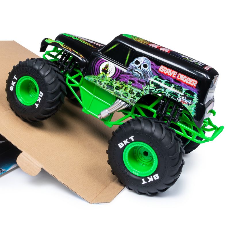 Monster Jam Official Grave Digger Remote Control Truck 1:15  Scale,  2.4GHz