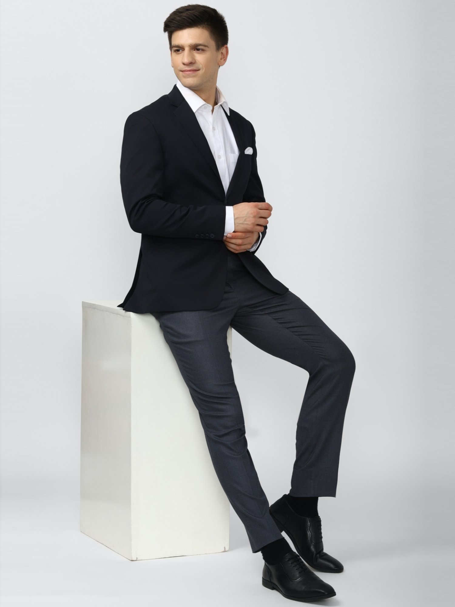 Peter England Elite Black Slim Fit Blazer