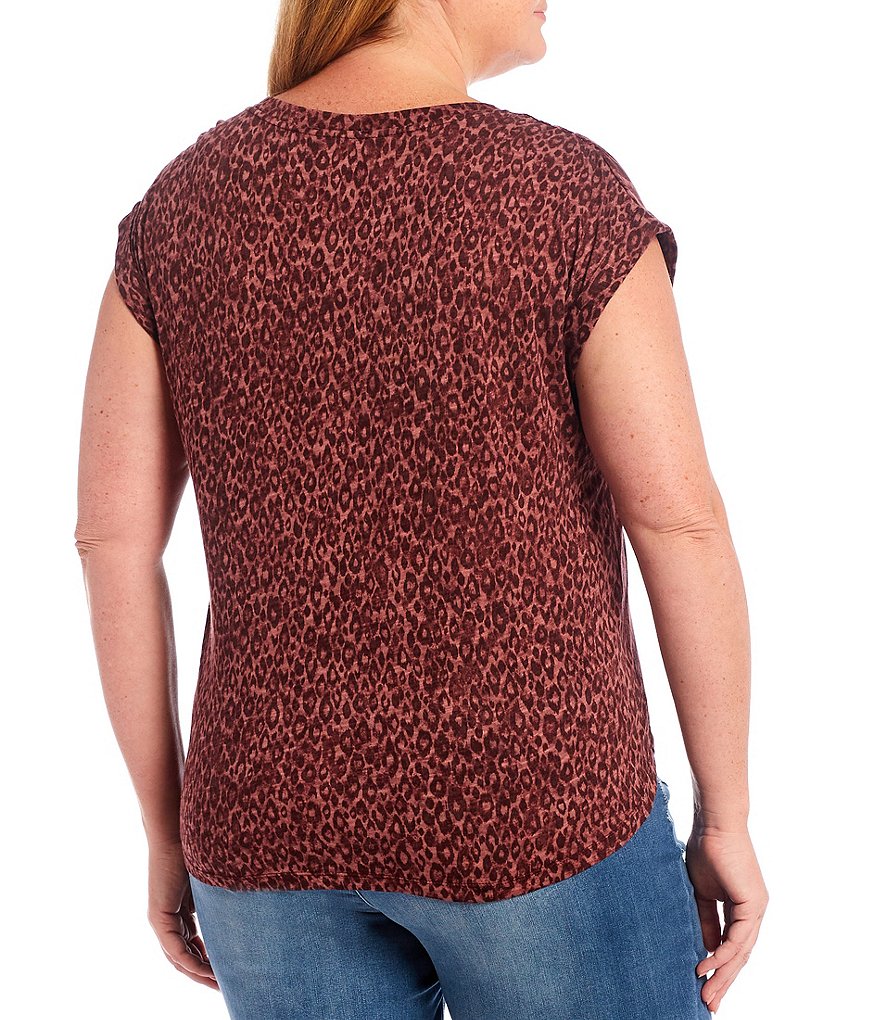 Democracy Plus Size Leopard Print V-Neck Short Cuffed Short Sleeve Tee
