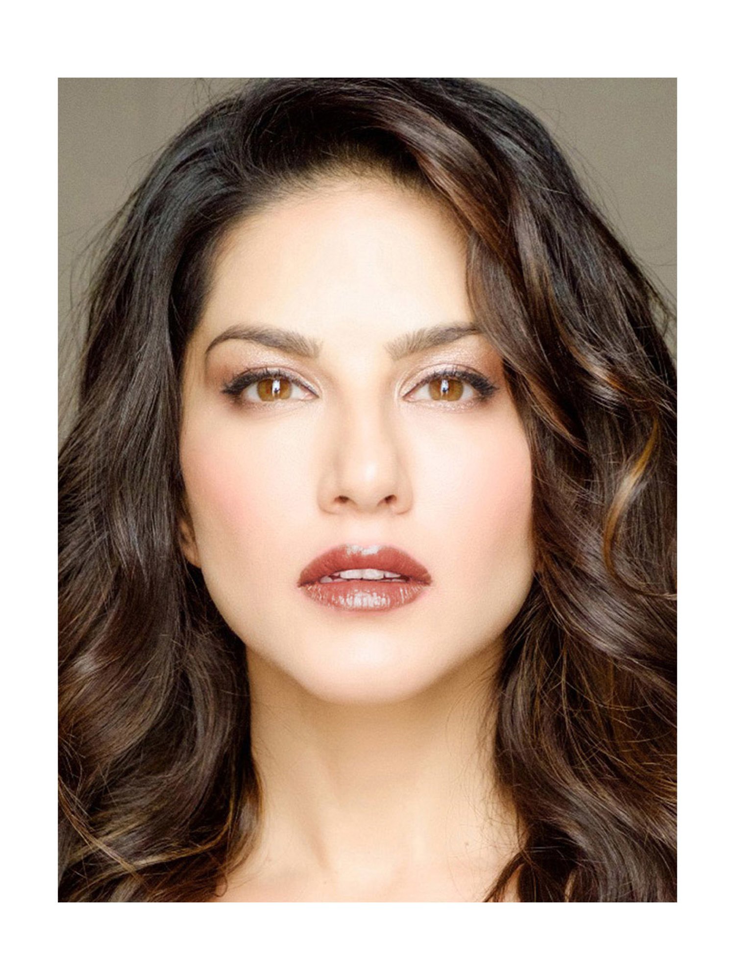 StarStruck By Sunny Leone Liquid Lip Color Bronze Beauty - 5.5 ml