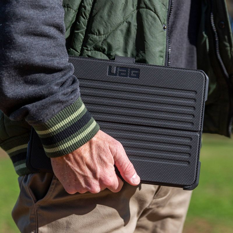 Urban Armor Gear (UAG) Apple iPad (7th/8th Gen) 10.2-inch Metropolis Case - Black