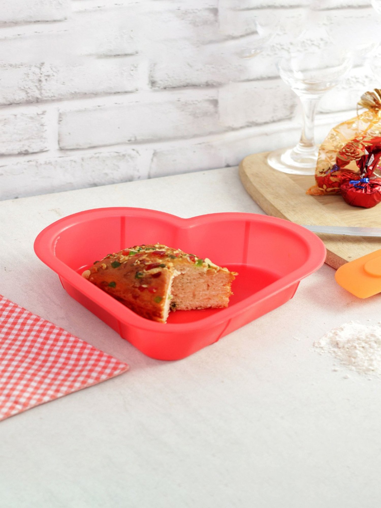 HAZEL Heart Shape Red Silicone Cake Mould (0.9 L)
