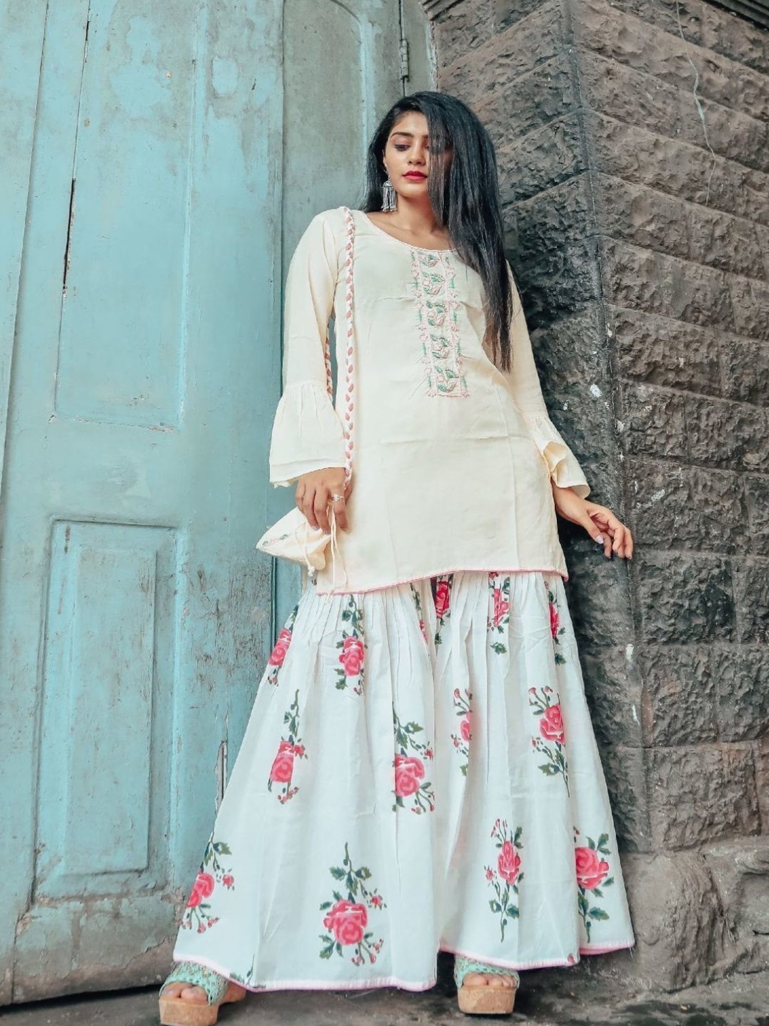 Thread and Button Cream Hand Embroidered Kurta with Beautiful Potli