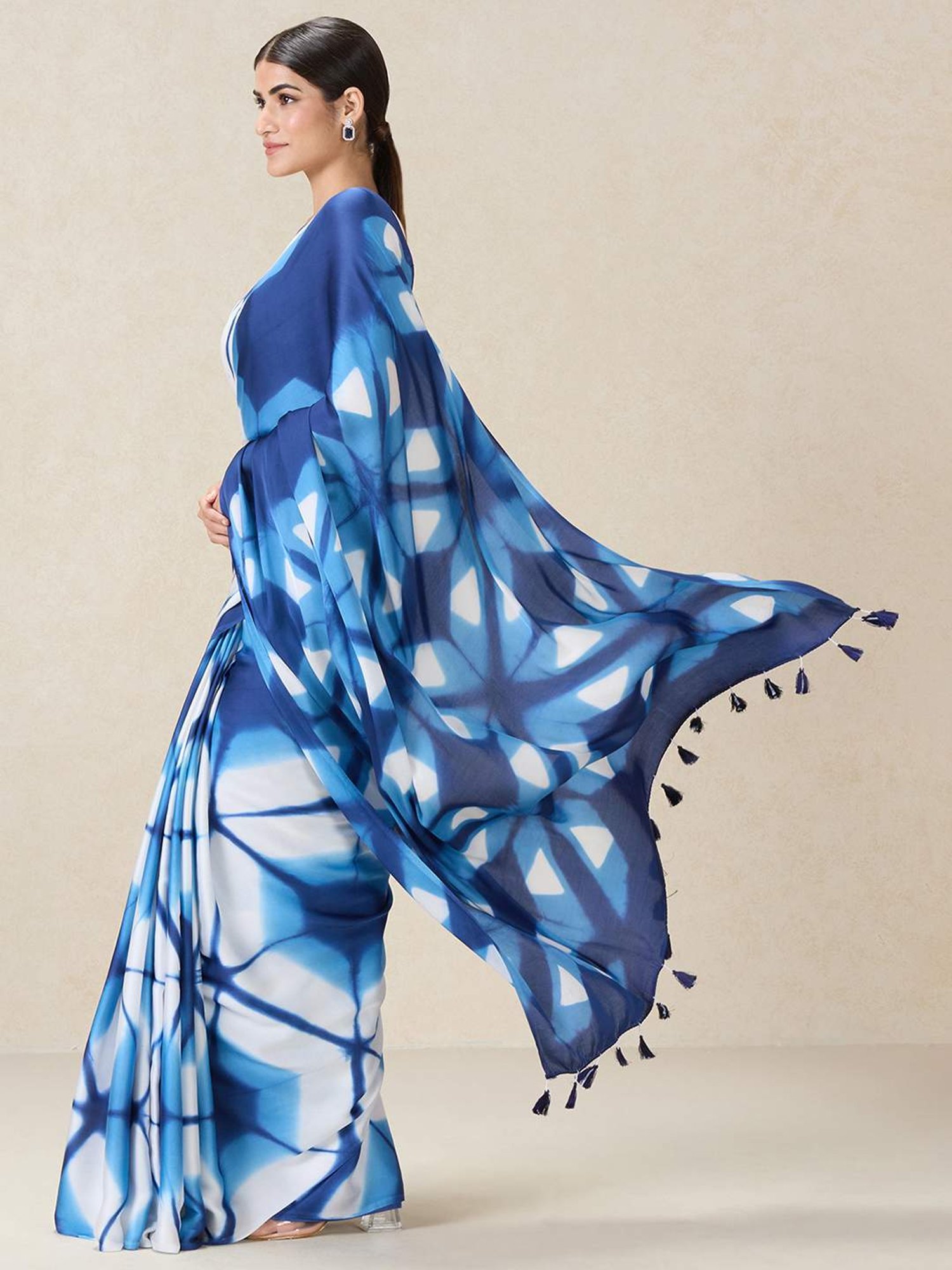 navyasa by liva Blue Printed Saree With Unstitched Blouse