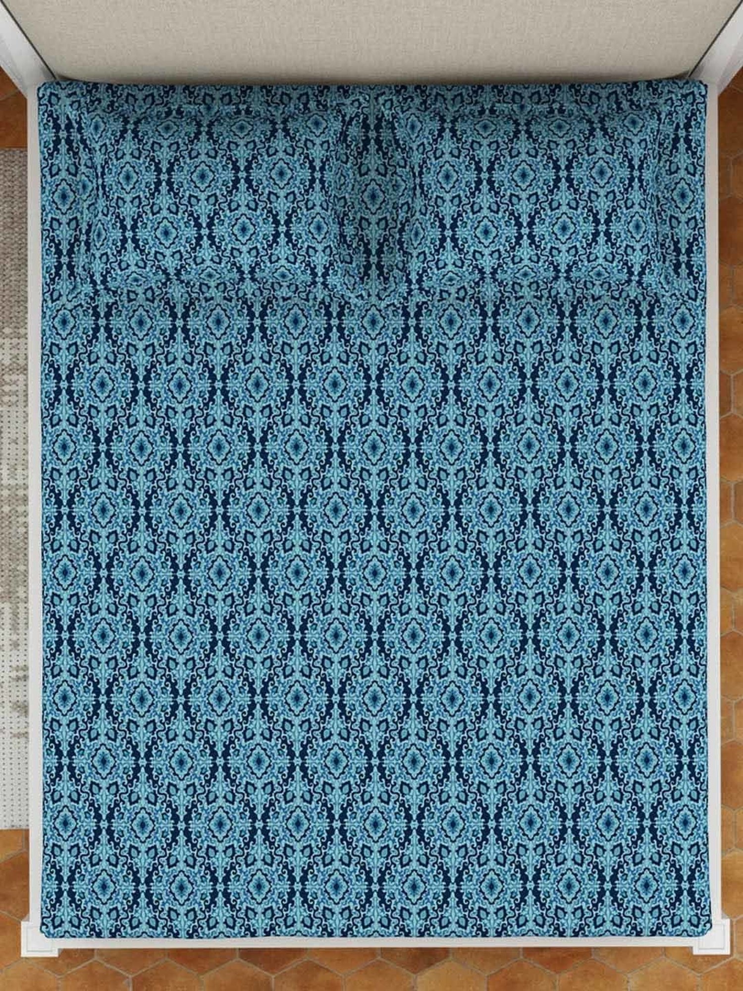 Welspun Dazzle Abstract Blue 140 TC Microfiber Double Bedsheet with 2 Pillow Covers