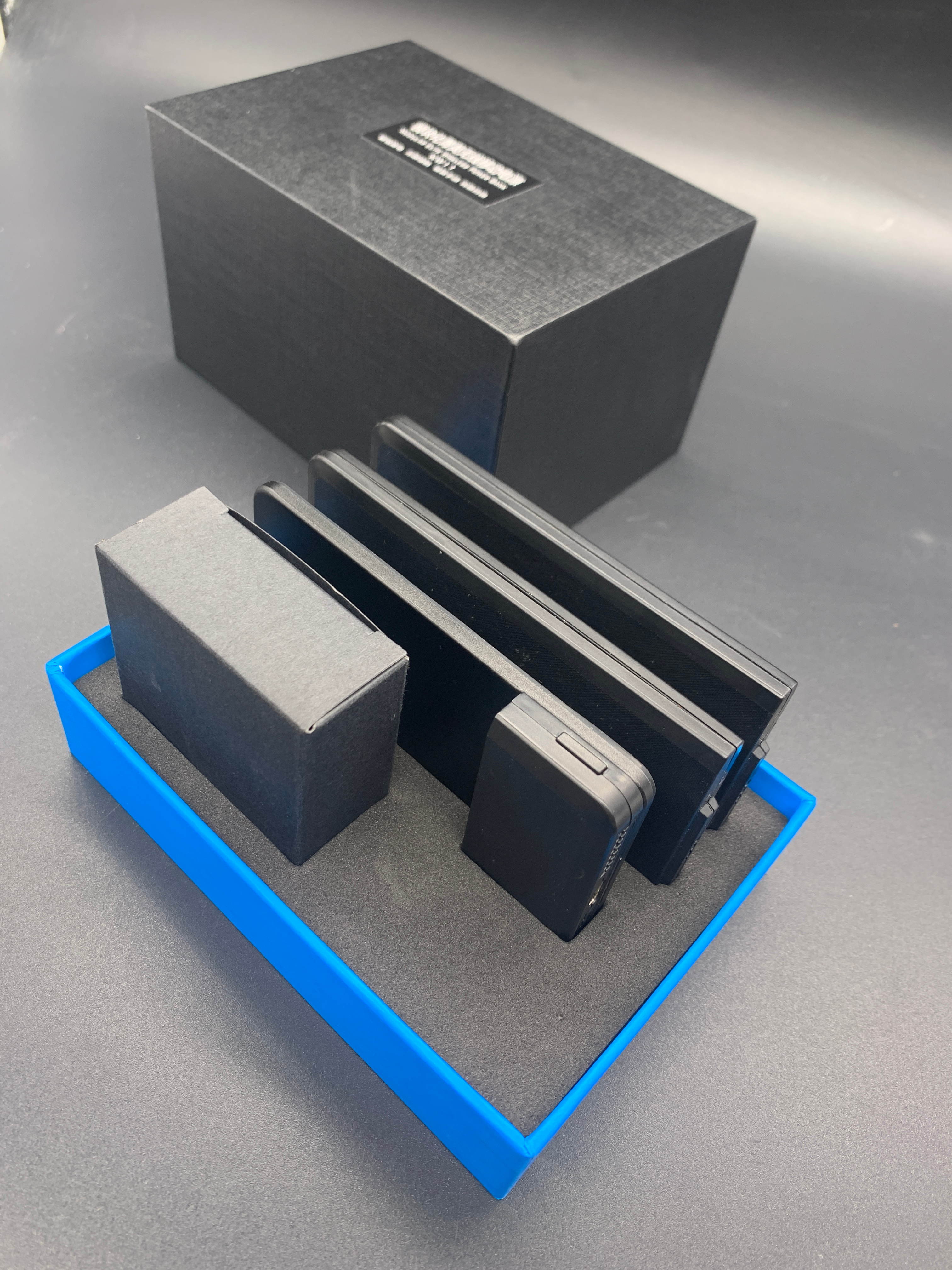 Ultra thin and cool wireless mobile power supply (power bank) equipped with 10000 MAH magnetic induction electromagnetic module (5000mAh * 2) wired charging 18W, wireless charging 10W