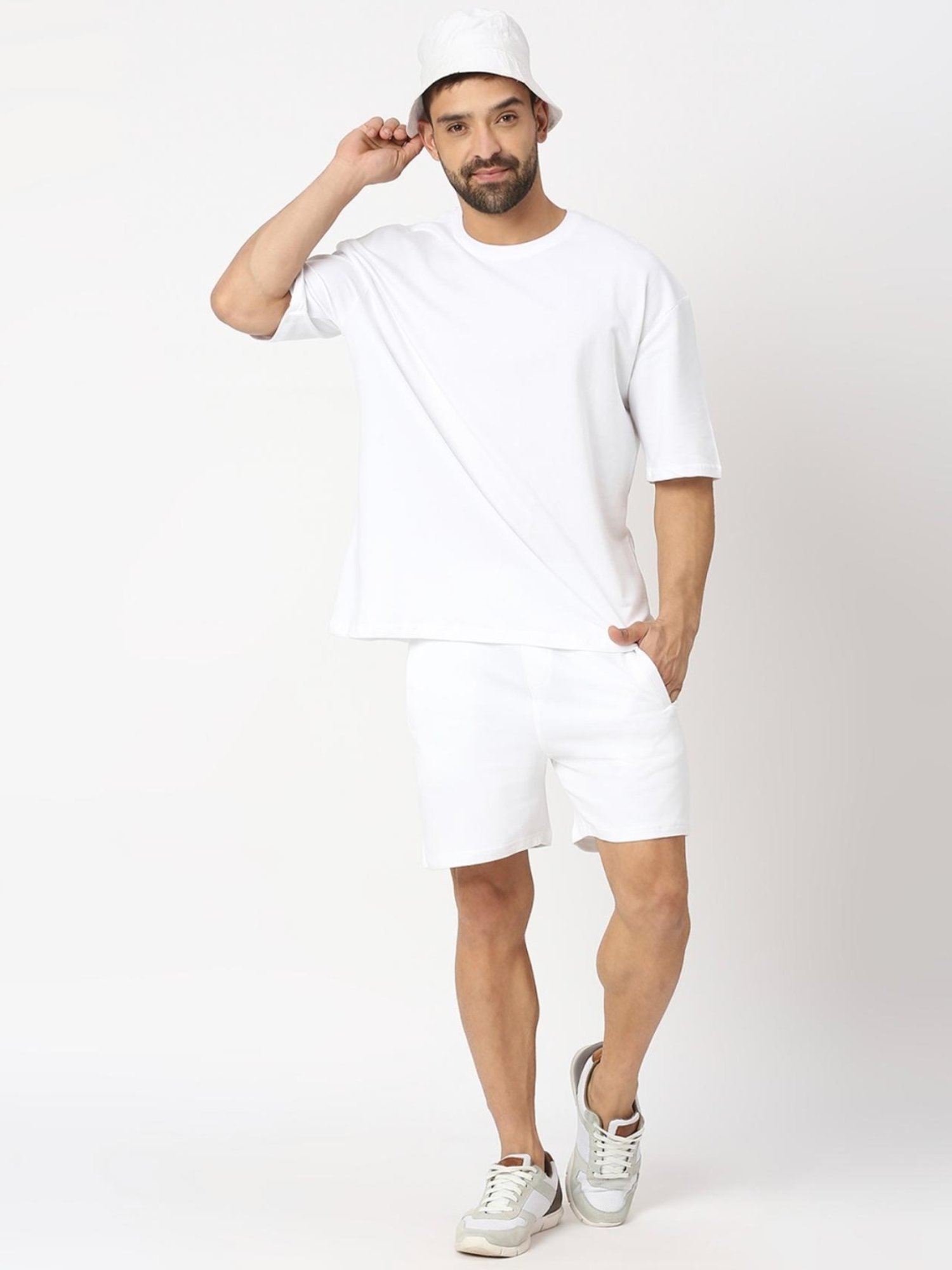 The Daily Outfits White Cotton Regular Fit Shorts