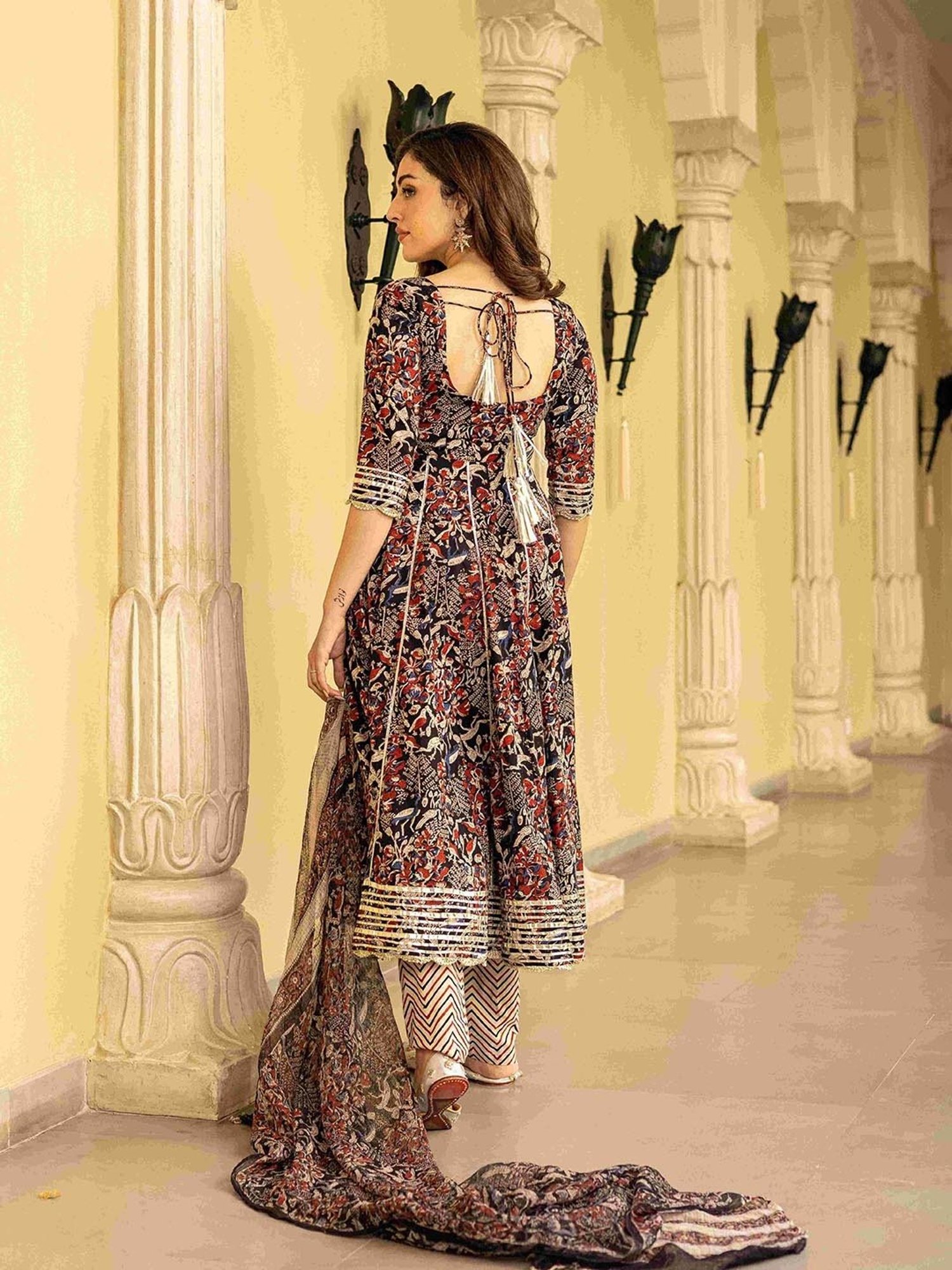 AACHHO Black Bhoomi Handblock Gotapatti Suit Set