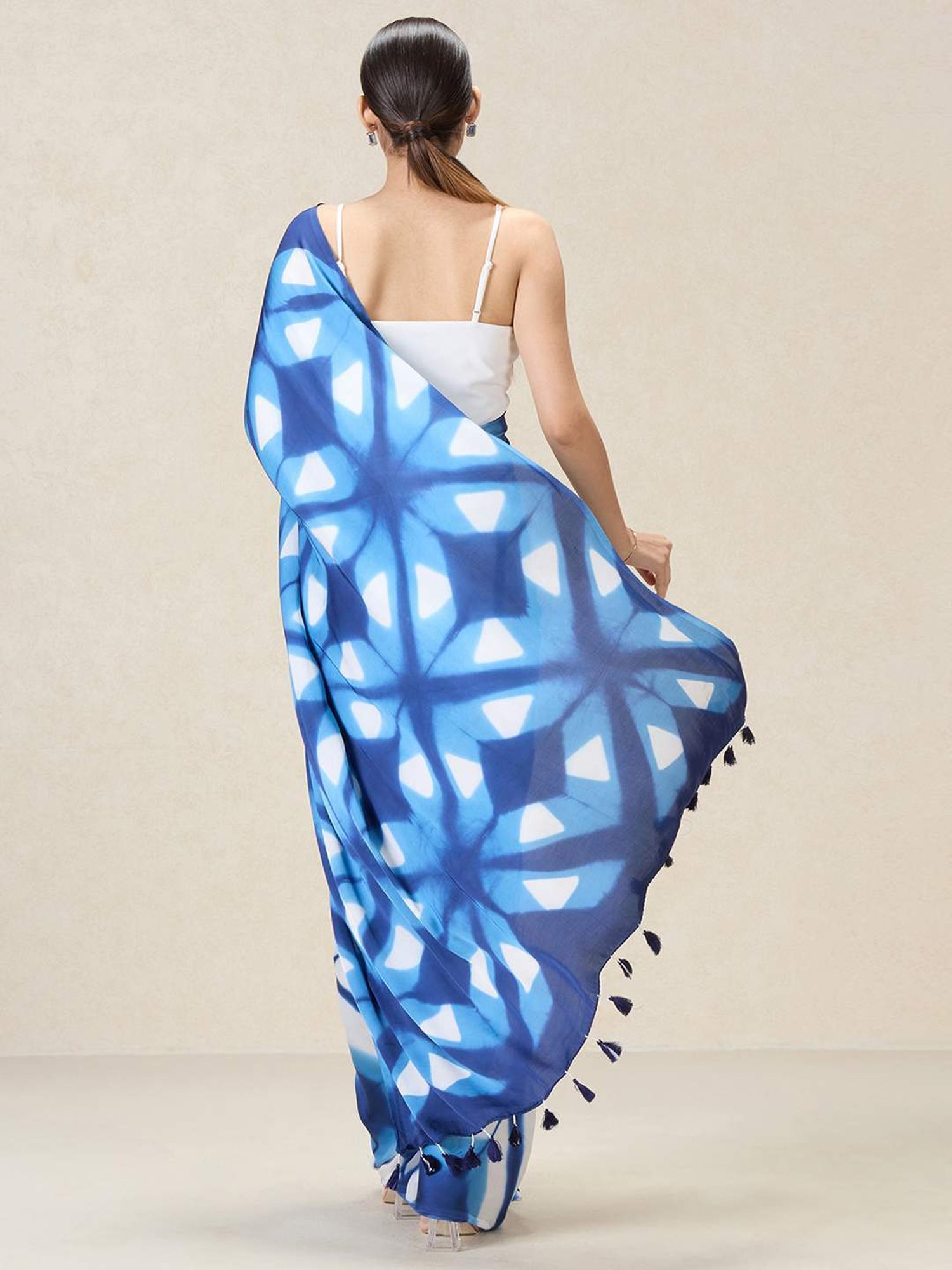 navyasa by liva Blue Printed Saree With Unstitched Blouse