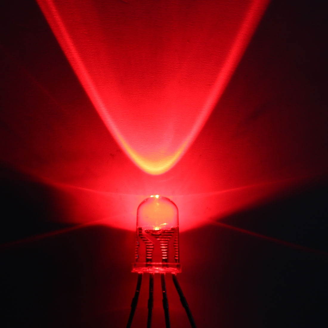 200Pcs White 5mm Round Emitting Diode LED Light Lamp 3.0-3.2V