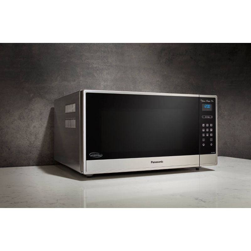 BLACK+DECKER 1.3 cu ft 1000 Watt Microwave Oven Black Stainless Steel