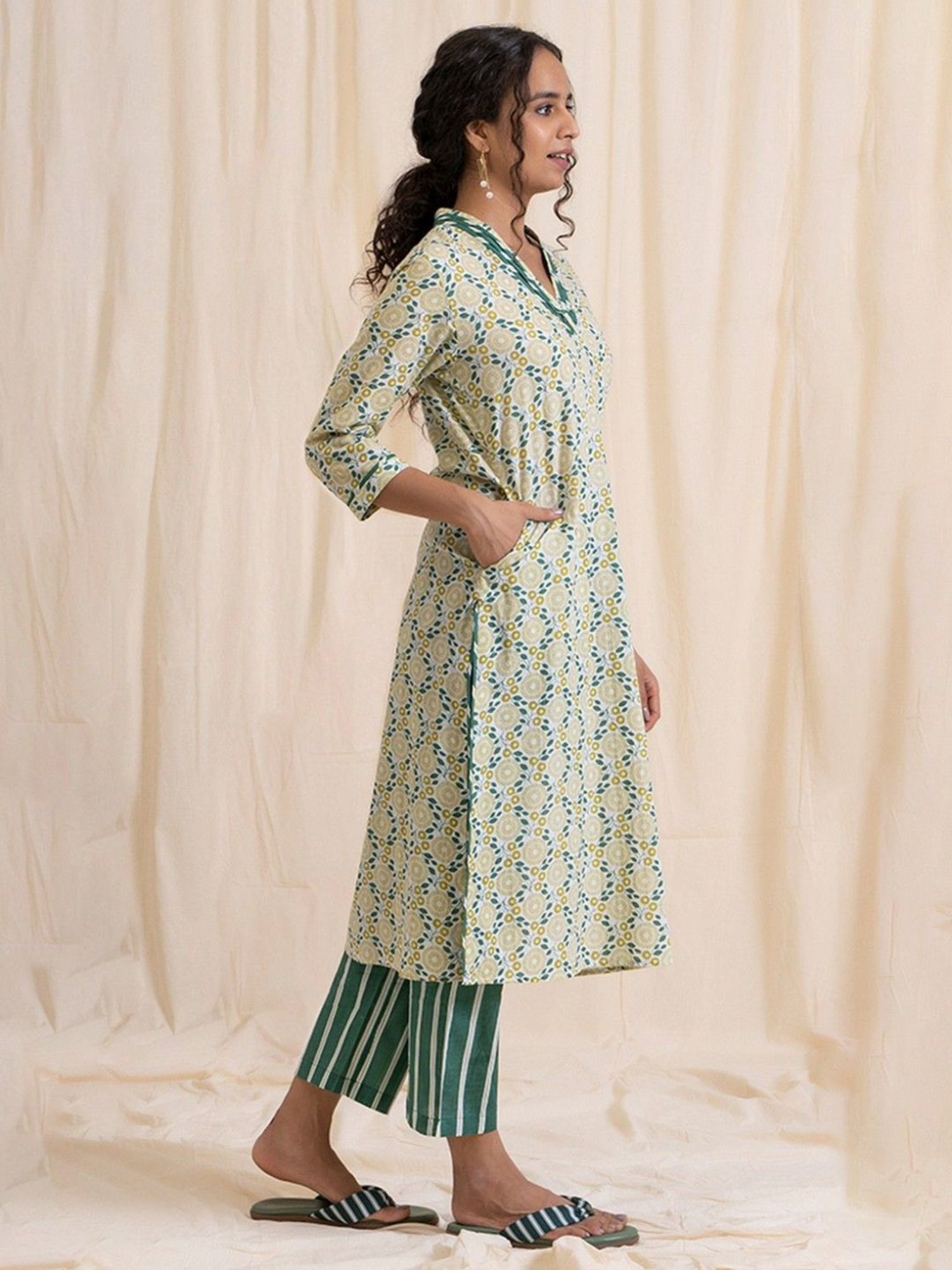 Akiso Aloha Yellow And Green Print V Nech Kurta