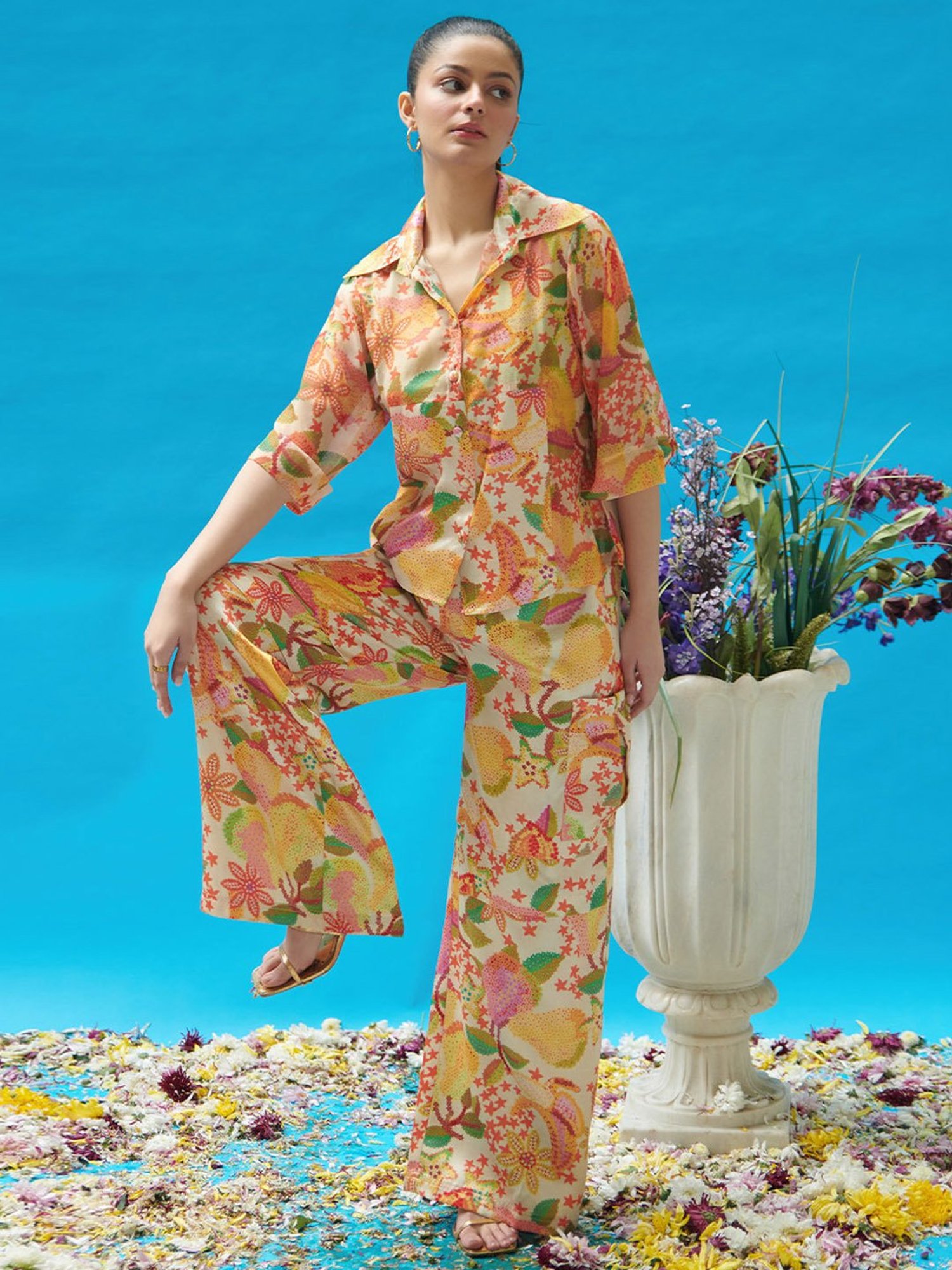 Cin Cin Printed Basic Shirt Paired Up With Cargo Pants