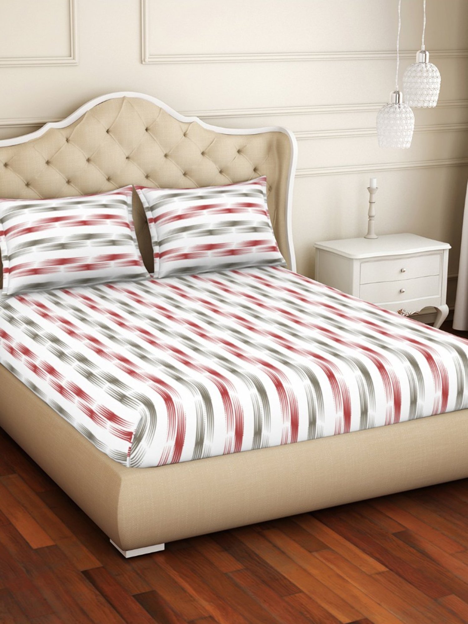 Welspun Geometric Red & Grey 150 TC Cotton Blend King Bedsheet with 2 Pillow Covers